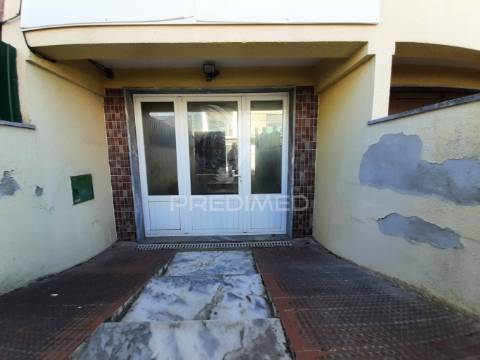 Espaço comercial/escritório em vale de milhaços