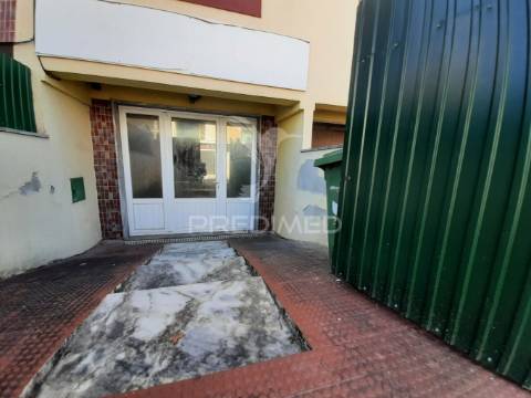 Espaço comercial/escritório em vale de milhaços