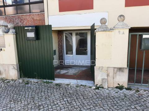 Espaço comercial/escritório em vale de milhaços