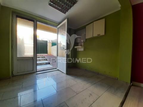 Espaço comercial/escritório em vale de milhaços