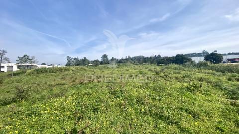 Terreno urbanizável para construção habitacional