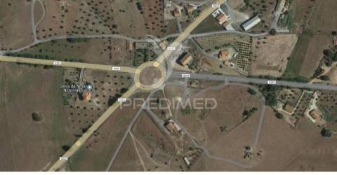 Terreno com habitação e armazém