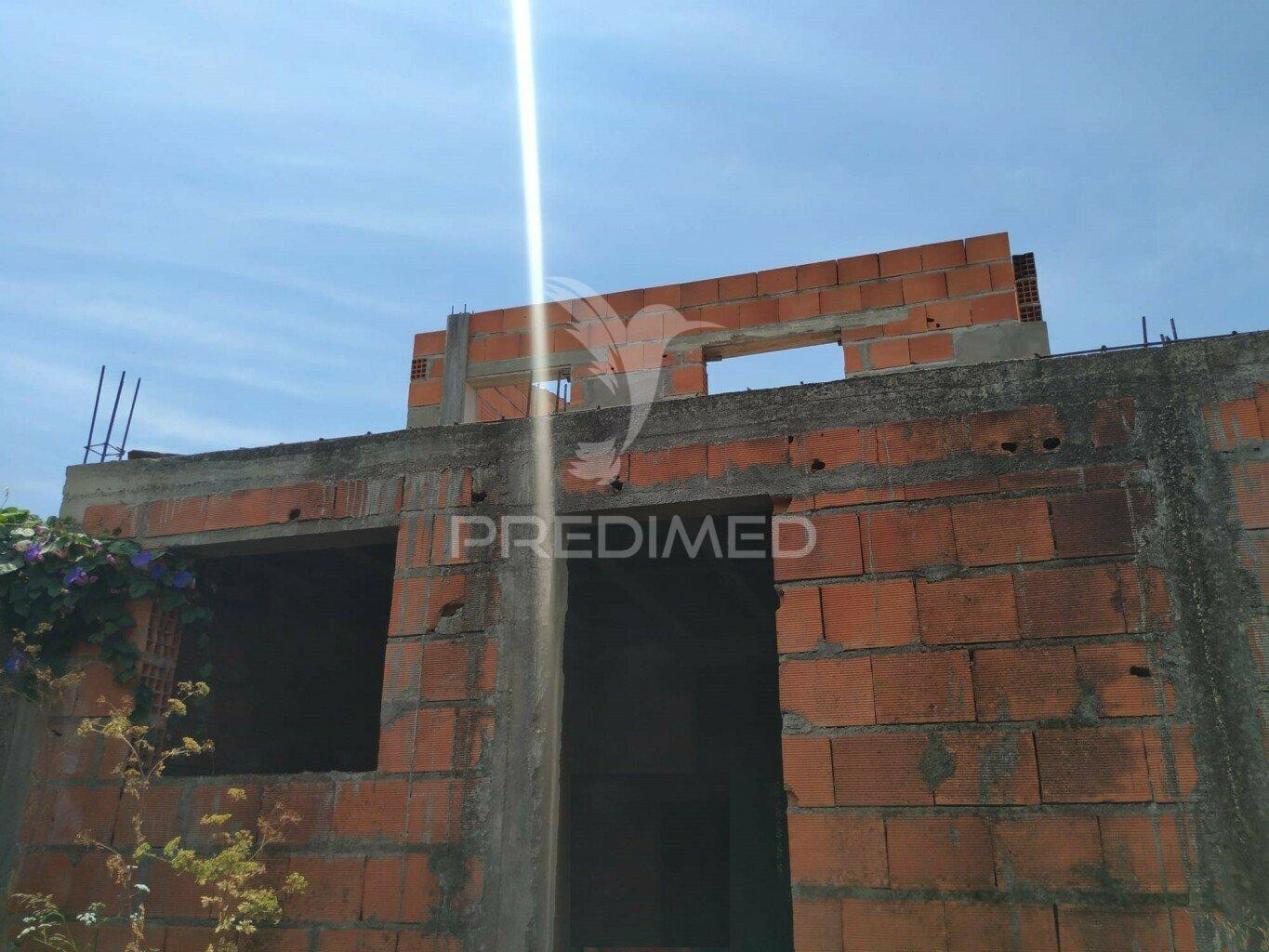 Moradia para reconstruir