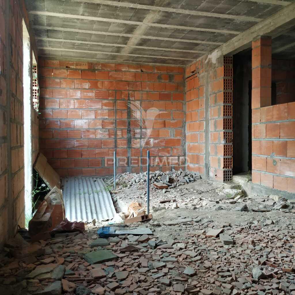 Moradia para reconstruir