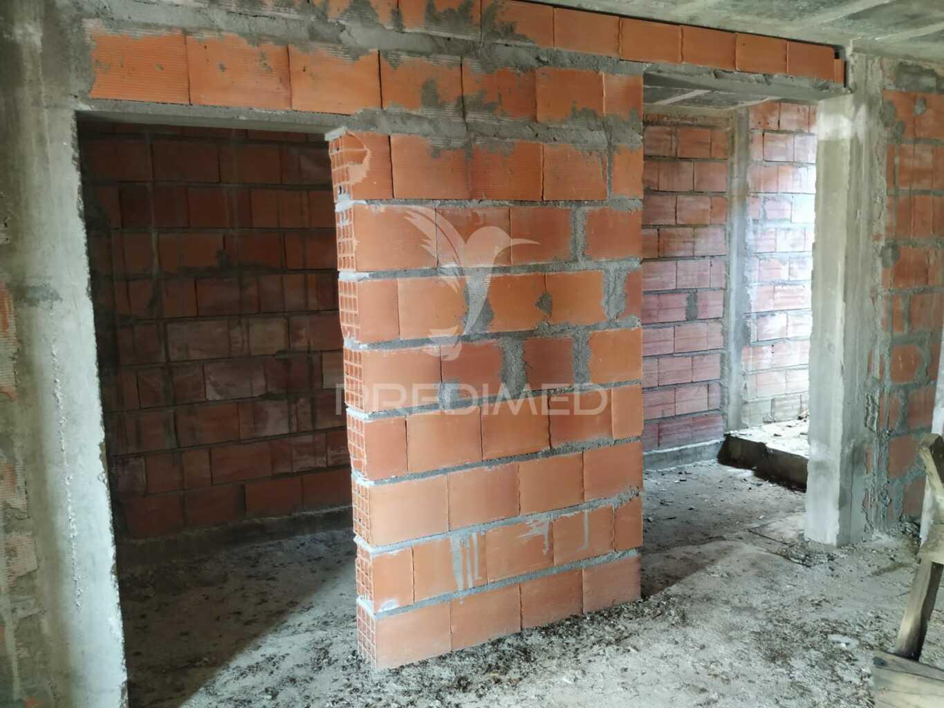 Moradia para reconstruir