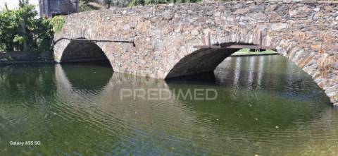 Vende moradia t2+1 e arrecadações,  em lomba, góis