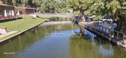 Vende moradia t2+1 e arrecadações,  em lomba, góis