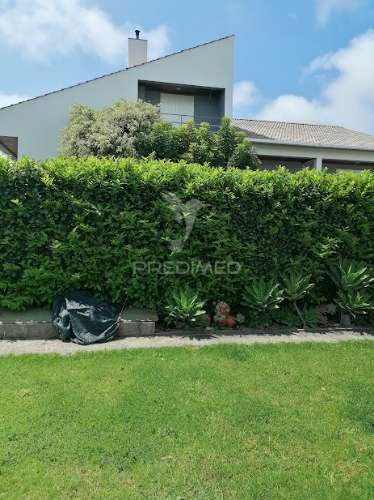 Moradia t5, com 3 pisos, terreno e anexos