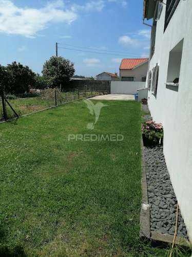 Moradia t5, com 3 pisos, terreno e anexos