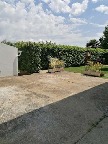 Moradia t5, com 3 pisos, terreno e anexos