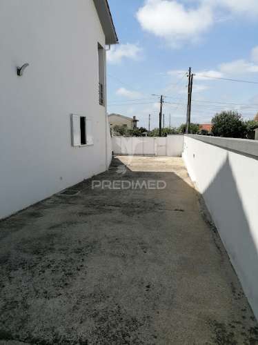 Moradia t5, com 3 pisos, terreno e anexos