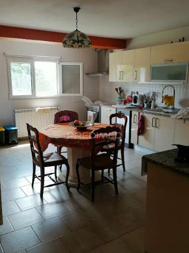 Moradia t5, com 3 pisos, terreno e anexos