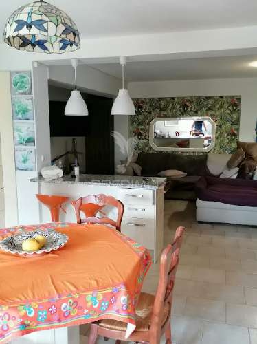 Moradia t5, com 3 pisos, terreno e anexos