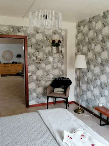 Moradia t5, com 3 pisos, terreno e anexos