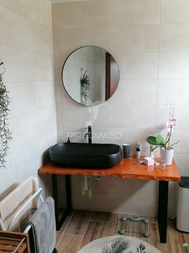 Moradia t5, com 3 pisos, terreno e anexos