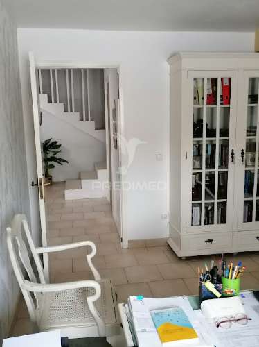 Moradia t5, com 3 pisos, terreno e anexos