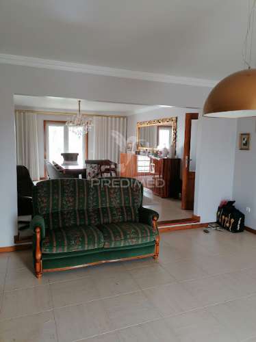 Moradia t5, com 3 pisos, terreno e anexos