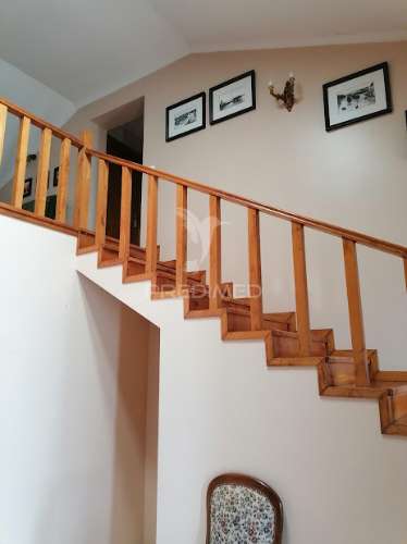 Moradia t5, com 3 pisos, terreno e anexos