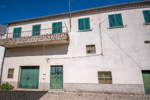 Moradia na aldeia dos trinta  - guarda, próximo da serra da estrela