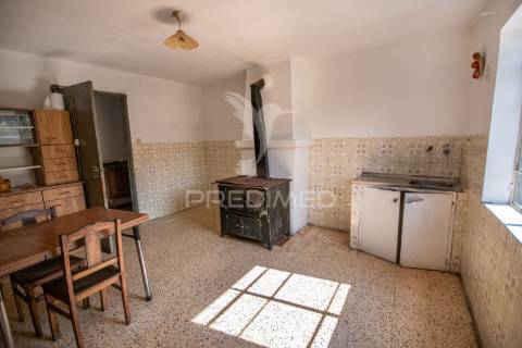 Moradia na aldeia dos trinta  - guarda, próximo da serra da estrela