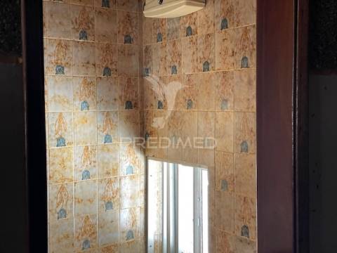 Loja comercial na rau aurélia de sousa, 12