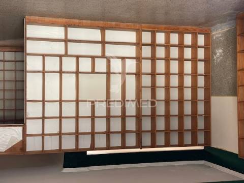 Loja comercial na rau aurélia de sousa, 12