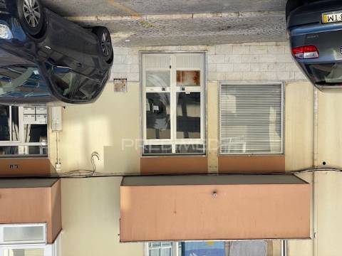 Loja comercial na rau aurélia de sousa, 12