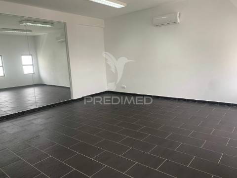 Escritórios amplos e espaçosos em évora