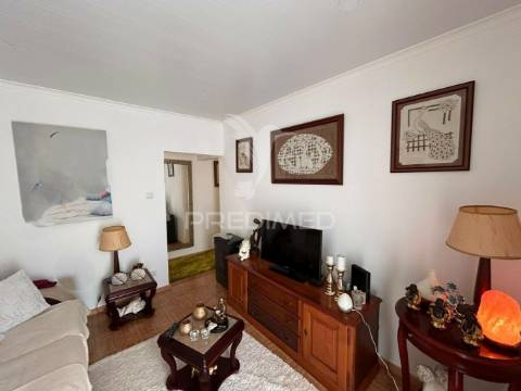 Moradia t2 nova + t3 em ruína