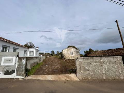 Moradia t2 nova + t3 em ruína