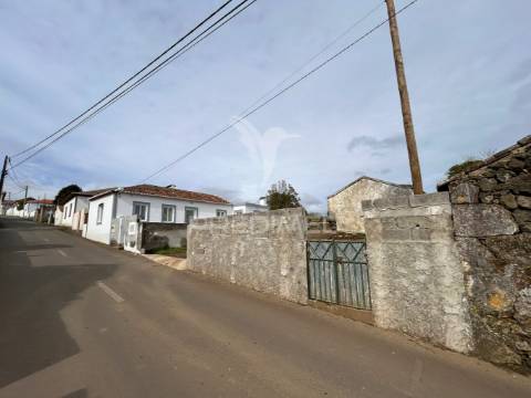 Moradia t2 nova + t3 em ruína