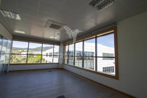 Centro de escritorios na beloura / sintra