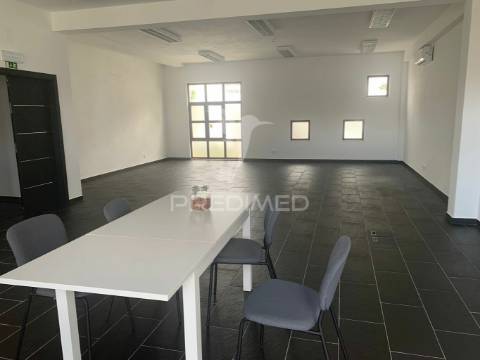 Escritórios amplos e espaçosos em évora