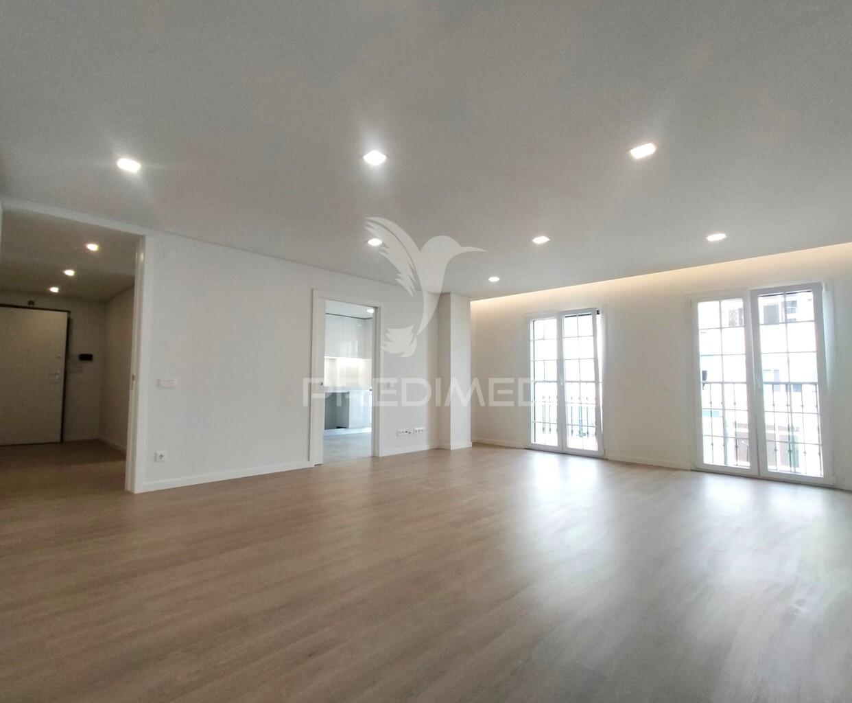 Apartamento t3 | neudel/águas livres | 4º piso