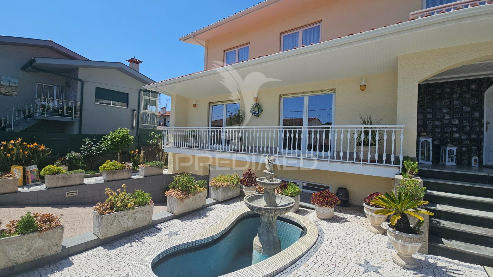 Moradia classica 4 quartos - recentemente remodelada