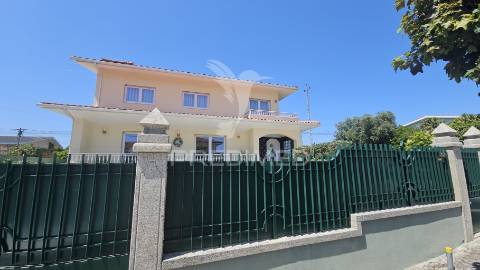 Moradia classica 4 quartos - recentemente remodelada