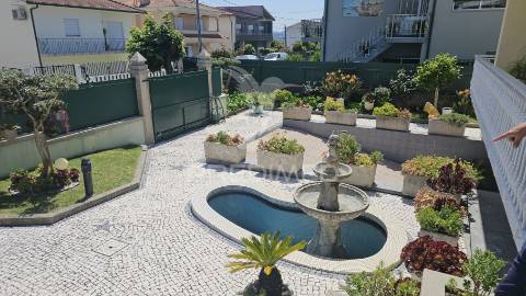 Moradia classica 4 quartos - recentemente remodelada