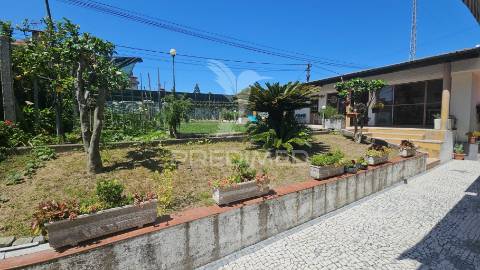 Moradia classica 4 quartos - recentemente remodelada