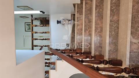 Moradia classica 4 quartos - recentemente remodelada