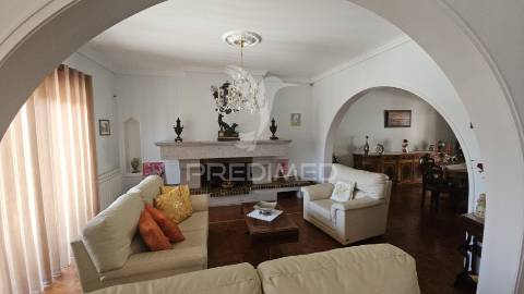 Moradia classica 4 quartos - recentemente remodelada