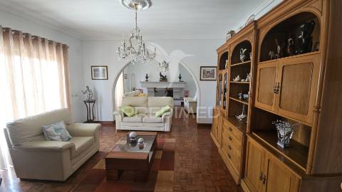 Moradia classica 4 quartos - recentemente remodelada