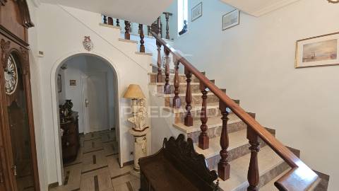 Moradia classica 4 quartos - recentemente remodelada