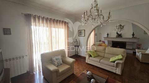 Moradia classica 4 quartos - recentemente remodelada