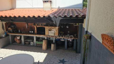 Moradia classica 4 quartos - recentemente remodelada