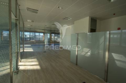 Centro de escritorios na beloura / sintra