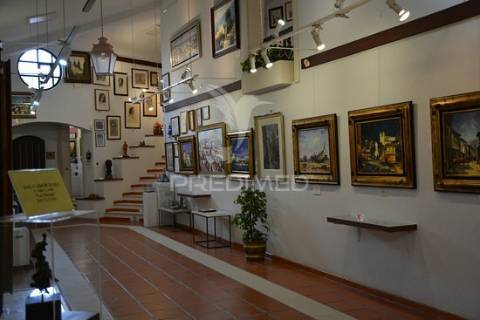 Terreno urbano com ruína no coração de alenquer