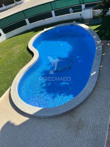 Moradia em banda  v4 com piscina na urb bela praia