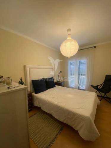 Moradia em banda  v4 com piscina na urb bela praia