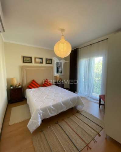 Moradia em banda  v4 com piscina na urb bela praia