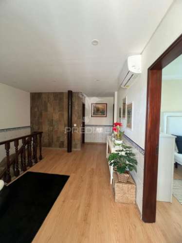 Moradia em banda  v4 com piscina na urb bela praia